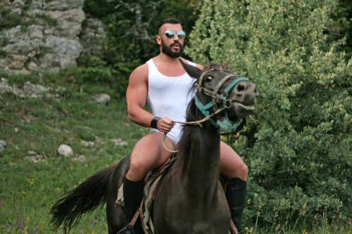 pavel-petel:dark horse