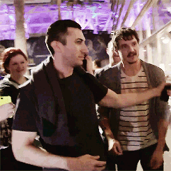 fuckyeah-sarahpaulson:  Sarah Paulson, Pedro Pascal and D.B.Weiss greet fans at Late