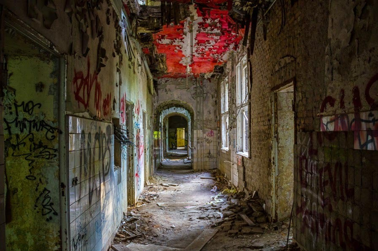 love:  Abandoned Children’s Hospital, Weißensee, Berlin, Germany.(via Abandoned