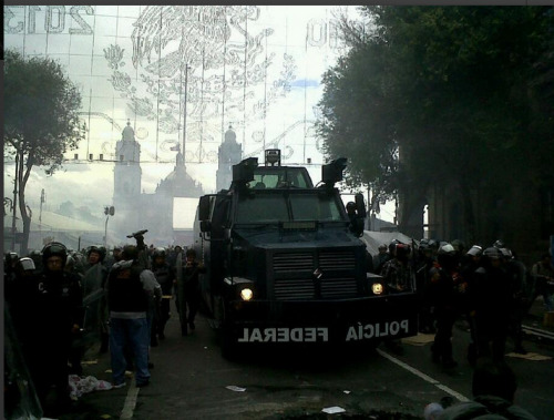 grrlyman:  thepeoplesrecord:  Protesters get repressed by the Enrique Peña Nieto’s government in Mexico City, on Septembrer 13th 2013.  #blood #police brutality 