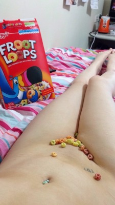 princesspepsi:  so a donation came through for me to buy froot loops  (I said I wanted to take nudes with them if ur confused about photos)