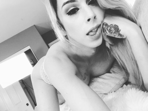 the-finest-tgirls: cupquakess:   Casey Kisses   ♤The Finest Tgirls♤