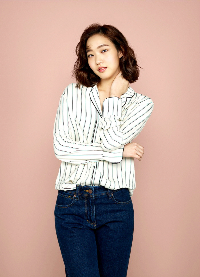 alasskayoungg:  Kim Go Eun pretty in pink