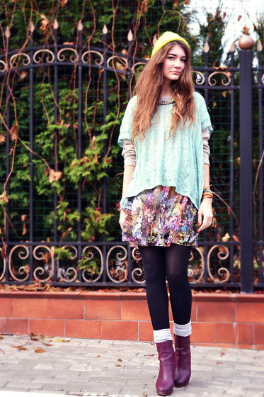 fashion-tights:  Falling slowly (by Alexandra M.)