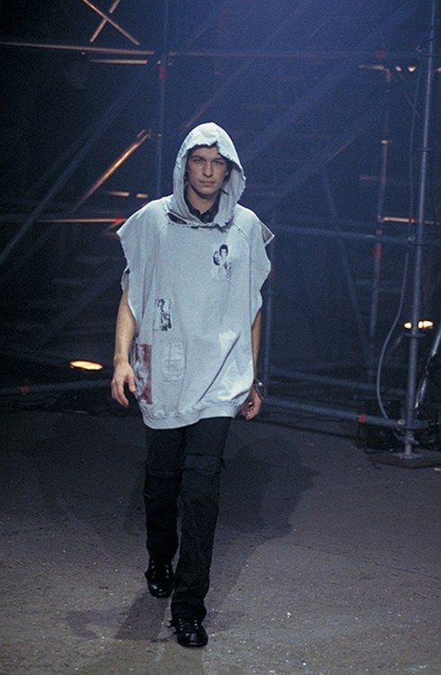 Raf Simons — Raf Simons | AW 2001-02 | Riot Riot Riot Raf Simons — Raf Simons | AW 2001-02 | Riot Riot Riot