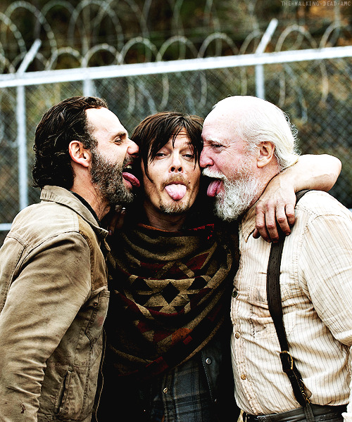 :  Andrew Lincoln, Norman Reedus &amp; Scott Wilson on set of 4x16 "A"