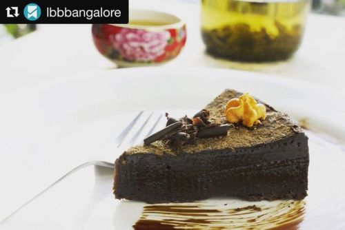 #Repost @lbbbangalore with @get_repost ・・・ #GetAwesome Crillon Cake and tea at Infinitea in Cunningh