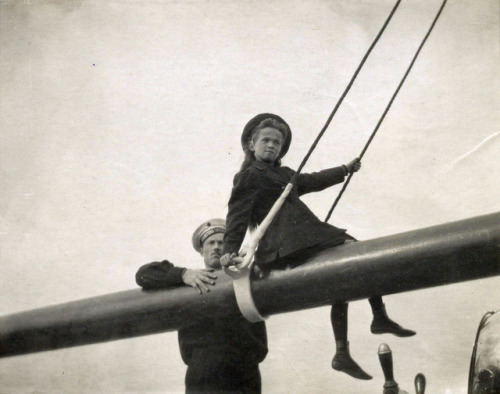 otmacamera: judicialinvestigator: Ольга Николаевна на мачте Полярной Звезды, 1905-06 гг.ГА РФ, ф. 67