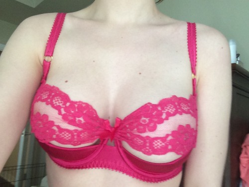 bratgasm:  pink lace 🌸💕🌺🍎
