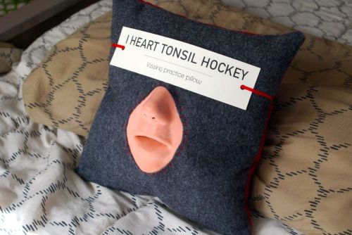 DIY Make Out Practice Pillow Tutorial from Instructables by emilygraceking (who has a sense of humor