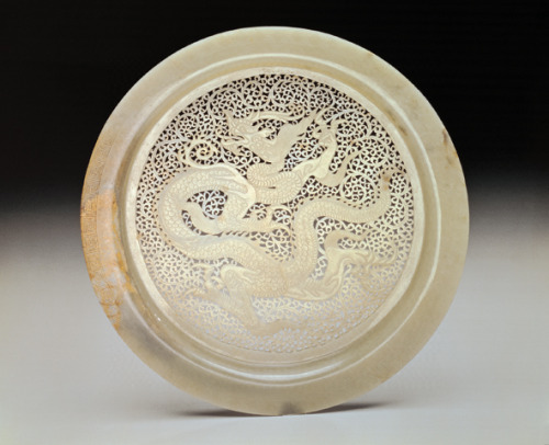 animus-inviolabilis:Jade Plate with dragon pattern 960-1279 C.E (Liao to Song dynasties)