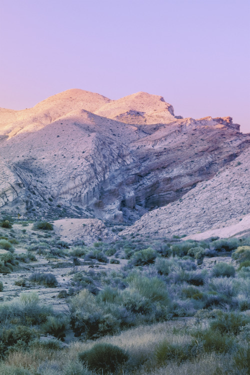 fahrenheit & celsius; red rock canyon state park, californiatwitter / instagram