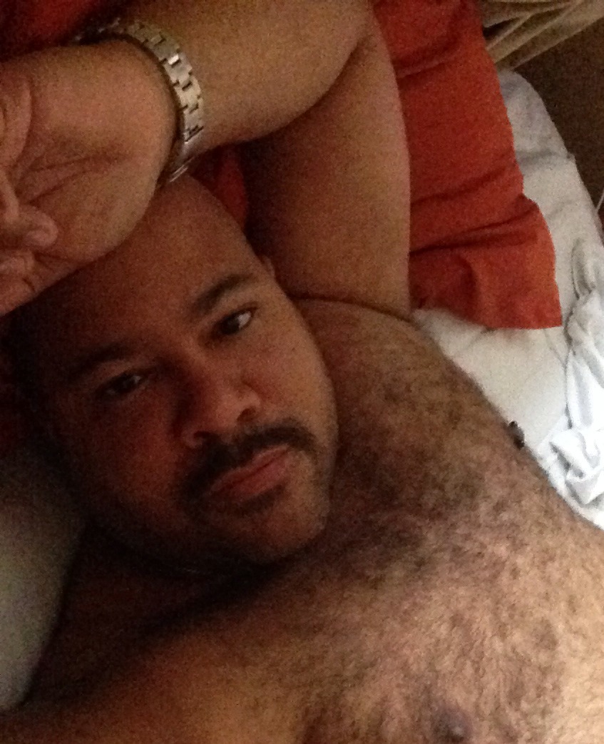 lycangaymerkid:  wilobear:  Hey bears  Hey big buddy what’s got ur nips so tight?