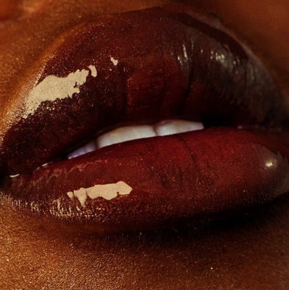 pocicon:         natural lips 