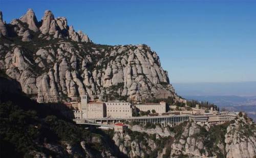 earthstory:MONTSERRAT MOUNTAINSMontserrat mountain range is a singular massif situated near the city