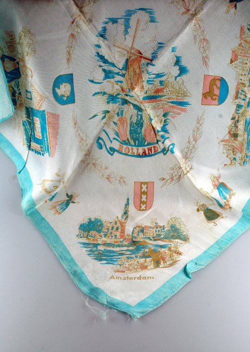 Holland and scenes souvenir scarf Polyester twill travel souvenir scarf  with machine turnings. Whit