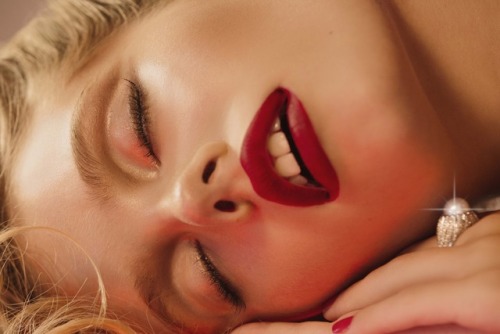 cenizofellay: Back at the 80′S at DMAG  Fotografia: Ivan Resnik Estilismo: Cenizo&amp;Fell
