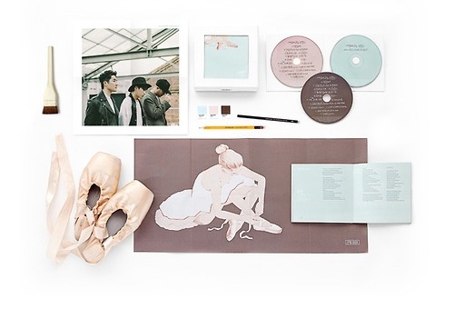 hitoritabi:  Epik High - Shoebox  Tracklist: 01. Open the Curtains02. Easy Ending - feat. Jo Won Sun of Roller Coaster03. Rich - feat. Taeyang04. Spoiler05. Burj Khalifa - feat. Dynamic Duo, Yankie, Topbob, DJ Friz06. Fighting Again - feat. Younha07.