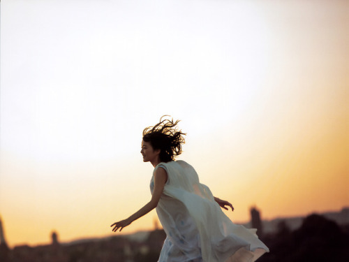 Erika Ikuta 1st Photobook - Tenchou(modulation) (two-page spread)