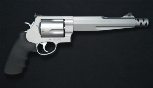 gunrunnerhell:  Smith & Wesson Performance Center 500 A factory tuned and customized version of the infamous S&W 500. A capacity of 5 rounds, this model has 7.5” long barrel, but the 10.5” long barrel is also available. This is somewhat of