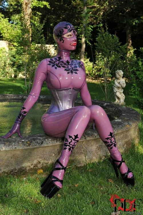 fetishchix:  OMG! Can you imagine dressing like this? Latex, catsuit, hood, heels, corset… It