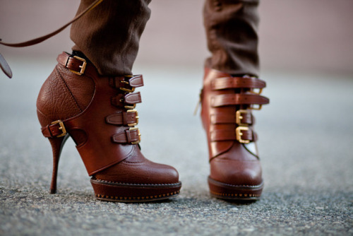 Winter in LA :: Hoodie &amp; Dior Cavaliere Boots booties from HeelsFetishism