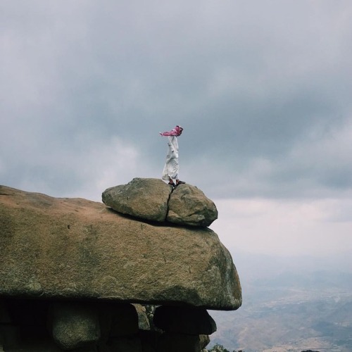 everydaysaudi: -Saudi man wearing the traditional cloth standing on the edge of a hill in Buljarashi