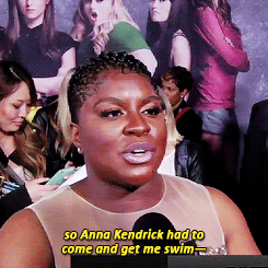 annakendrickfortyseven:  antisocialclimber:Most aca-awkward moment on set  THE CUTEST