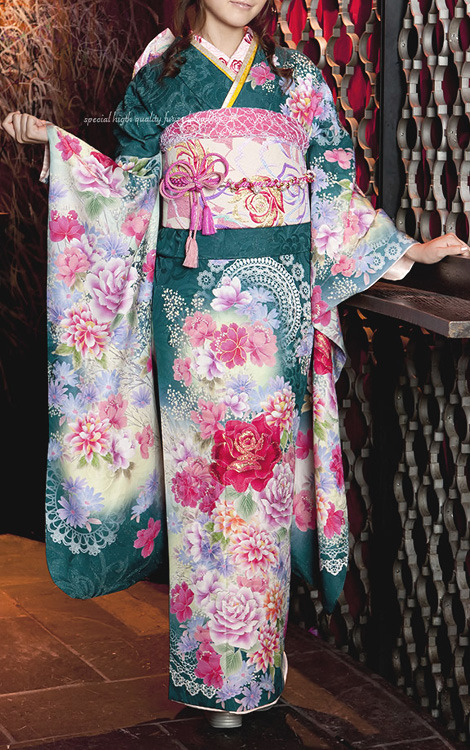 alexandriel:  Can we just take a moment to appreciate how beautiful furisode kimonos are? The details and colour combinations are simply stunning. 