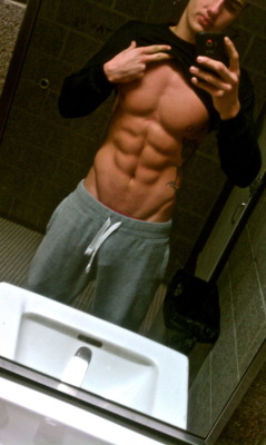 2hot2bstr8:  he is hot as FUCKKKKKK!!!!!!!!!!!!!! those abs, that V, and you can see the outline of his thick cock and his head in his sweatpants omfg…..DROOLING. EVERYWHERE.♥♥♥ 