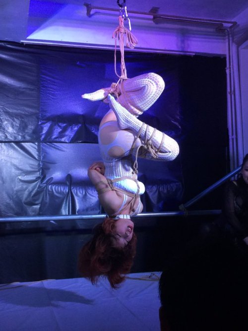 http://bondage-gifs.tumblr.com/post/145143703111