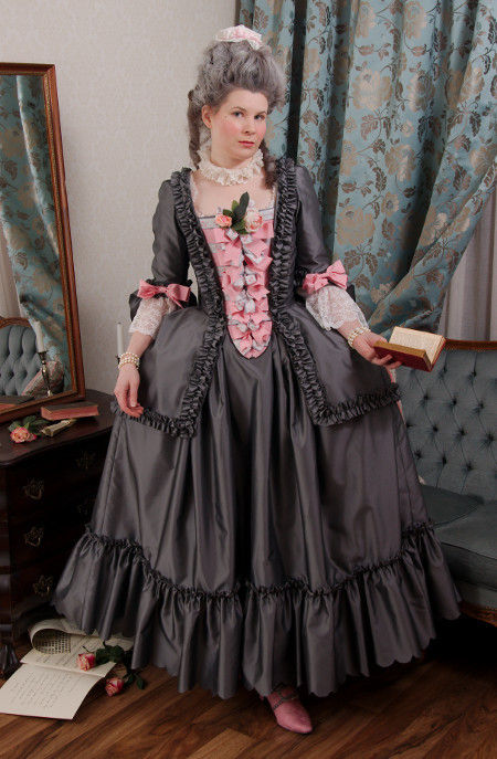 hoop-skirts-and-corsets:18th Century “Brunswick” DressSource