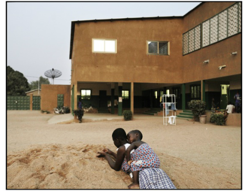 Julien Pebrel: Dapaong: Orphans fo Aids (Togo)North of Togo Dapaong, the Association Living in Hope 