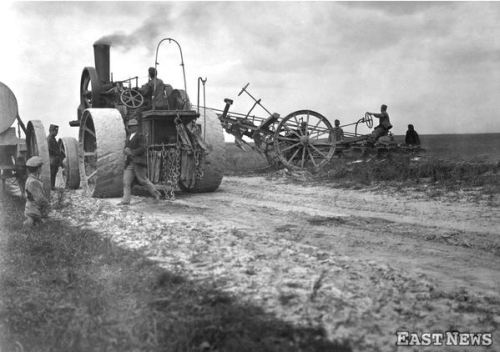 historia-polski: WWI on Polish Lands Civilians wandering and homeless after their villages were take