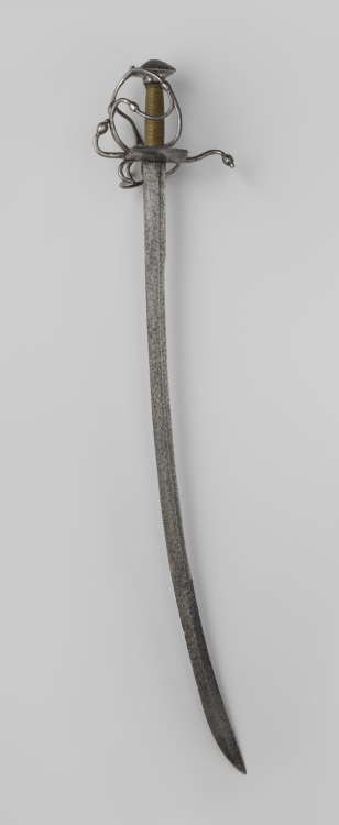 armthearmour:A beautiful and slender Dussack,OaL: 37 in/93.9 cmBlade Length: 31.7 in/80.5 cmprobably