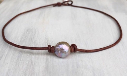 Leather pearl necklace #leatherpearl #giftidea #giftforher #giftidea #etsy #etsyseller #handmade #mo