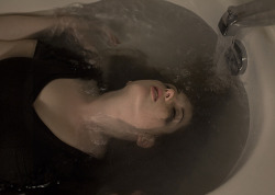 sittenlos:  drowning by Melanie Lapointe 