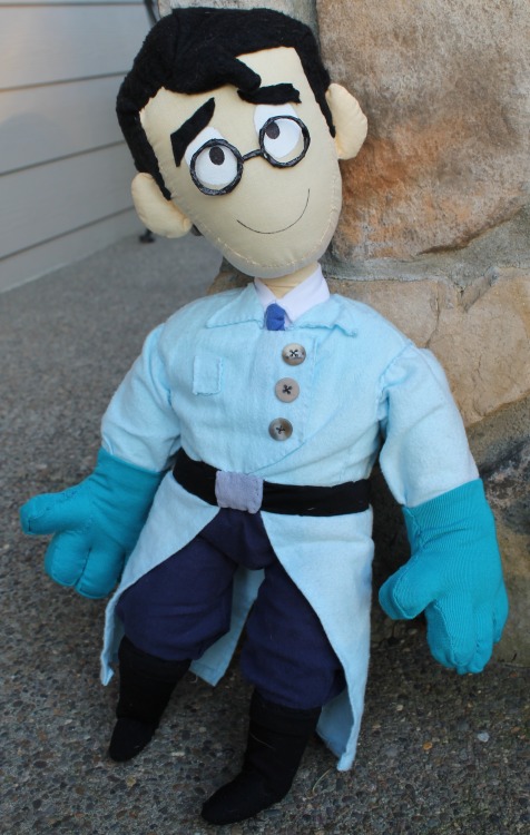 mzelda:  owlymedics:   sparklegenocide:   thefemsniper:   artisticallyinsaneblog:   amessicle:   I made two Medic plushies : ) The BLU one is for my sister, and the RED one is for me.   NJRNJERFFN BABY BOYS   SOOOO CUTE   OMG I adore them! (Red is my