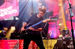 direct-news:  (HQ) Niall at the “One Direction