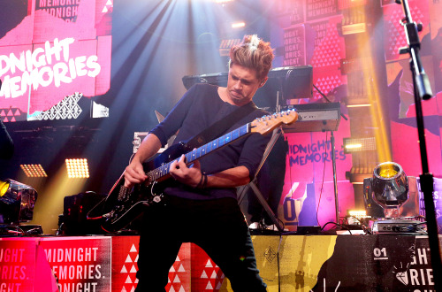 Porn direct-news:  (HQ) Niall at the “One Direction photos