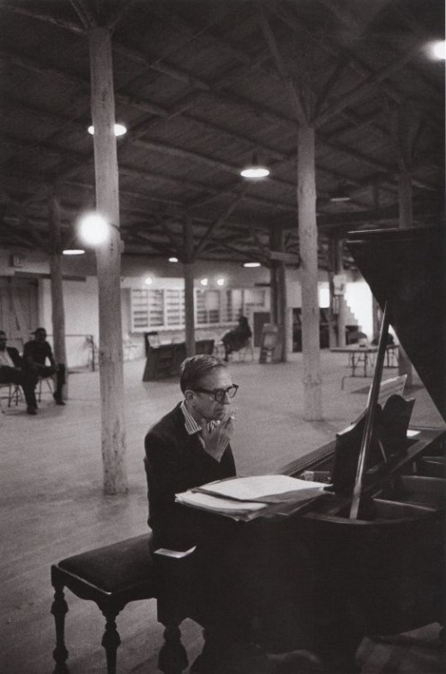 thesorrowsofgin - themaninthegreenshirt - Gil Evans at Monterey...