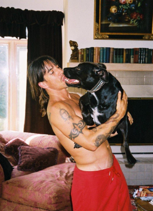 grohl-to-squeeze: Anthony Kiedis &amp; dogs