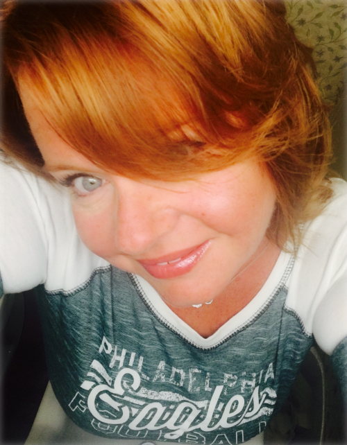 prettylilredhead:Tuesday selfies … Rockin’ the yoga pants and my Eagles Pride!!! Hope everyone is ha