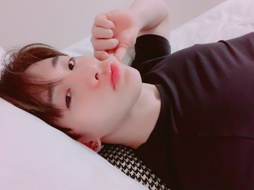 fymonsta-x: @OfficialMonstaX: [#원호] 잘자요오 #말랑말랑[#WONHO] Goodnight #SquishSquish(T/N: 말랑말랑 is an onoma