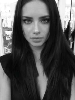 forthosewhocravefashion:  Adriana Lima