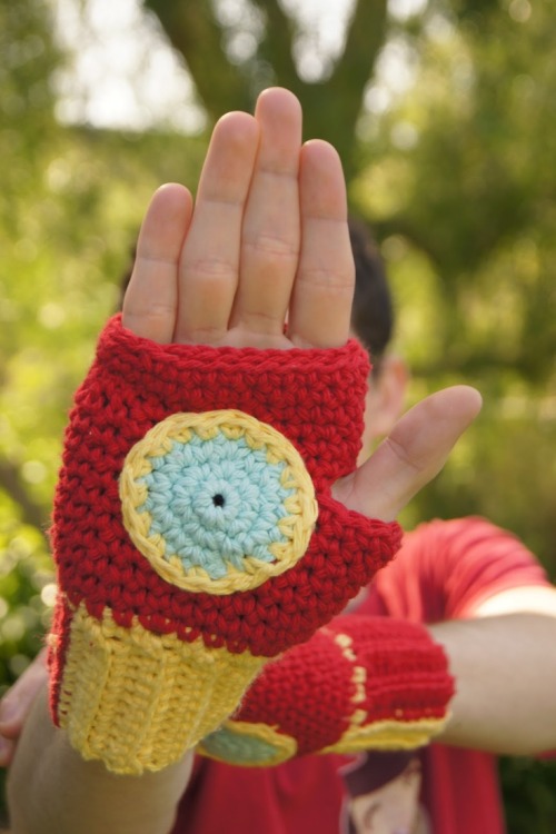 XXX Iron Man Knitted Gloves!!! photo