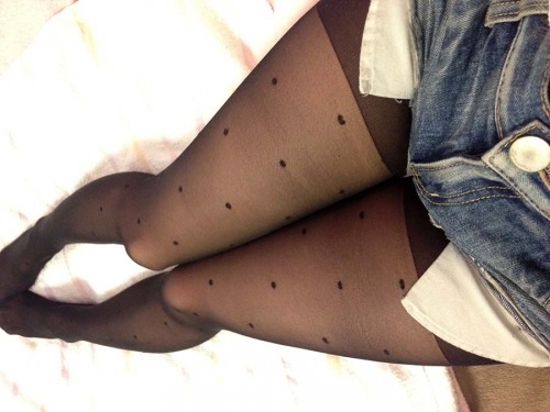 襲いたい…レイプしたい…そんな黒パンスト女子のエロ画像ｗｗｗｗｗｗｗｗ | 5回は抜けるエロ画像