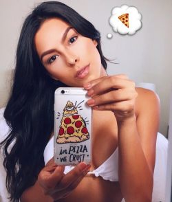 Currently&hellip; 💭🍕 @catchcases &ldquo;In pizza we crust&rdquo;  Thank you @Brandsnob for connecting us ❤️ #Nattcity #pizzalover by nattcity