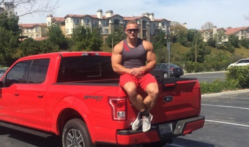 muscular guys, bodybuilders and my states of soul.