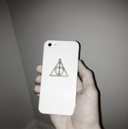 forebidden:  you-are-limitlesss:  My case &gt; yours  wow lucky i want one